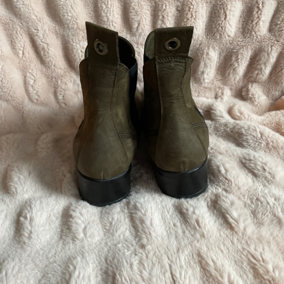 Bueno green Chelsea ankle boots. - Picture 4 of 8